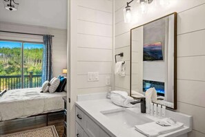 5 Schlafzimmer, Bügeleisen/Bügelbrett, WLAN, Bettwäsche