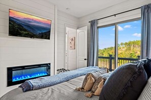 5 bedrooms, iron/ironing board, WiFi, bed sheets