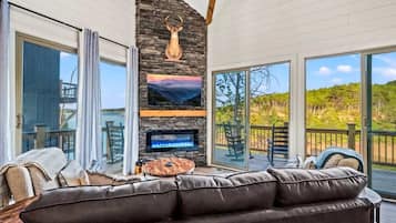 Televisión, chimenea, videojuegos, oficina