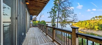Bearfoot Bungalow - Lakefront Paradise!