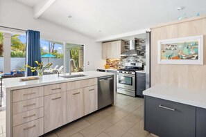 Fridge, microwave, oven, stovetop - Pet-Friendly Oasis with Private Pool in Palm (Palm Springs)