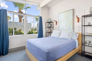 3 Schlafzimmer, Schreibtisch, Bügeleisen/Bügelbrett, Reisekinderbett