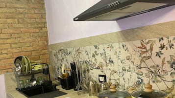 Fridge, stovetop, coffee/tea maker, electric kettle