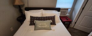 3 bedrooms, desk, iron/ironing board, travel cot - Hidden gem, beautiful scenery, peaceful and private
(Westlake)