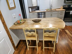 Fridge, microwave, oven, stovetop - Hidden gem, beautiful scenery, peaceful and private
(Westlake)