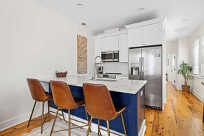 Fridge, microwave, oven, stovetop - Urban Nomad | Modern DT Charleston House + Parking (Charleston)