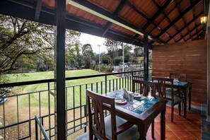 Khu ẩm thực ngoài trời