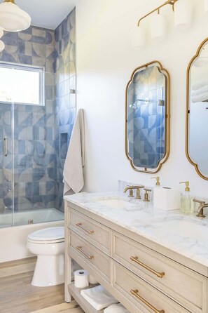 Shower, hair dryer - Luxury Escape | Fire Pit + Grill + Pool (Carmine)