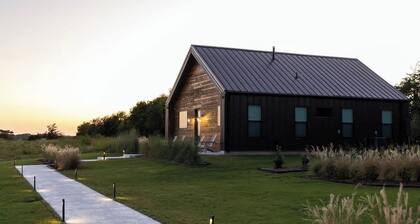 Luxury 3BR w/ Pool minutes to RT | Fire pit+Grill