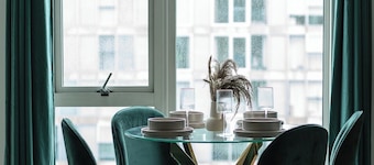 Central Milton Keynes Apartment W/ Private Balcony, Newly Refurbished