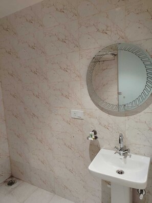 Bathroom - Rivaz Hotel And Restaurant (New Delhi)