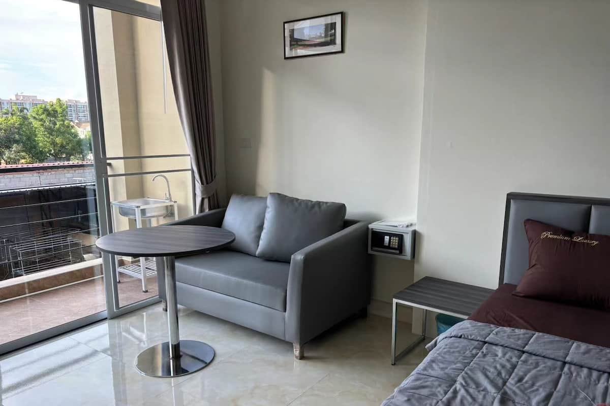 1 bedroom, in-room safe, desk, laptop workspace