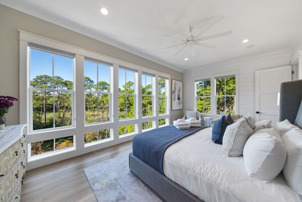 5 camere, una scrivania, ferro/asse da stiro, Wi-Fi gratuito