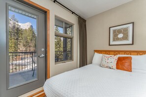 2 bedrooms, desk, iron/ironing board, travel cot