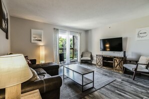 TV - Vineyards Escape near The Strip and SDC (Branson)