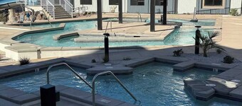 Ultimate Family and Friends Escape l Indoor & Outdoor Pool and Hot Tub