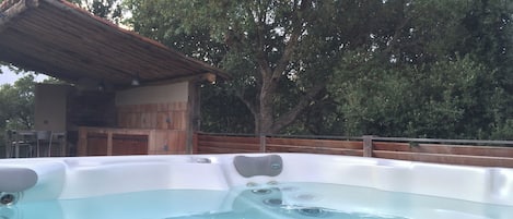 Bain à remous extérieur