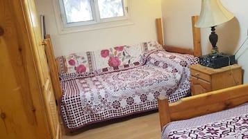 1 bedroom, iron/ironing board, WiFi, bed sheets