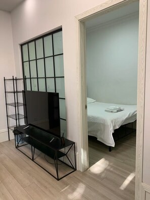 1 bedroom, WiFi - Shanghai Cozy 1-bedroom and 1-living room near Wukang Road (shanghai)