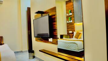 Double or Twin Room | Desk, soundproofing