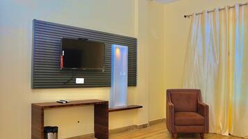 Suite | Desk, soundproofing