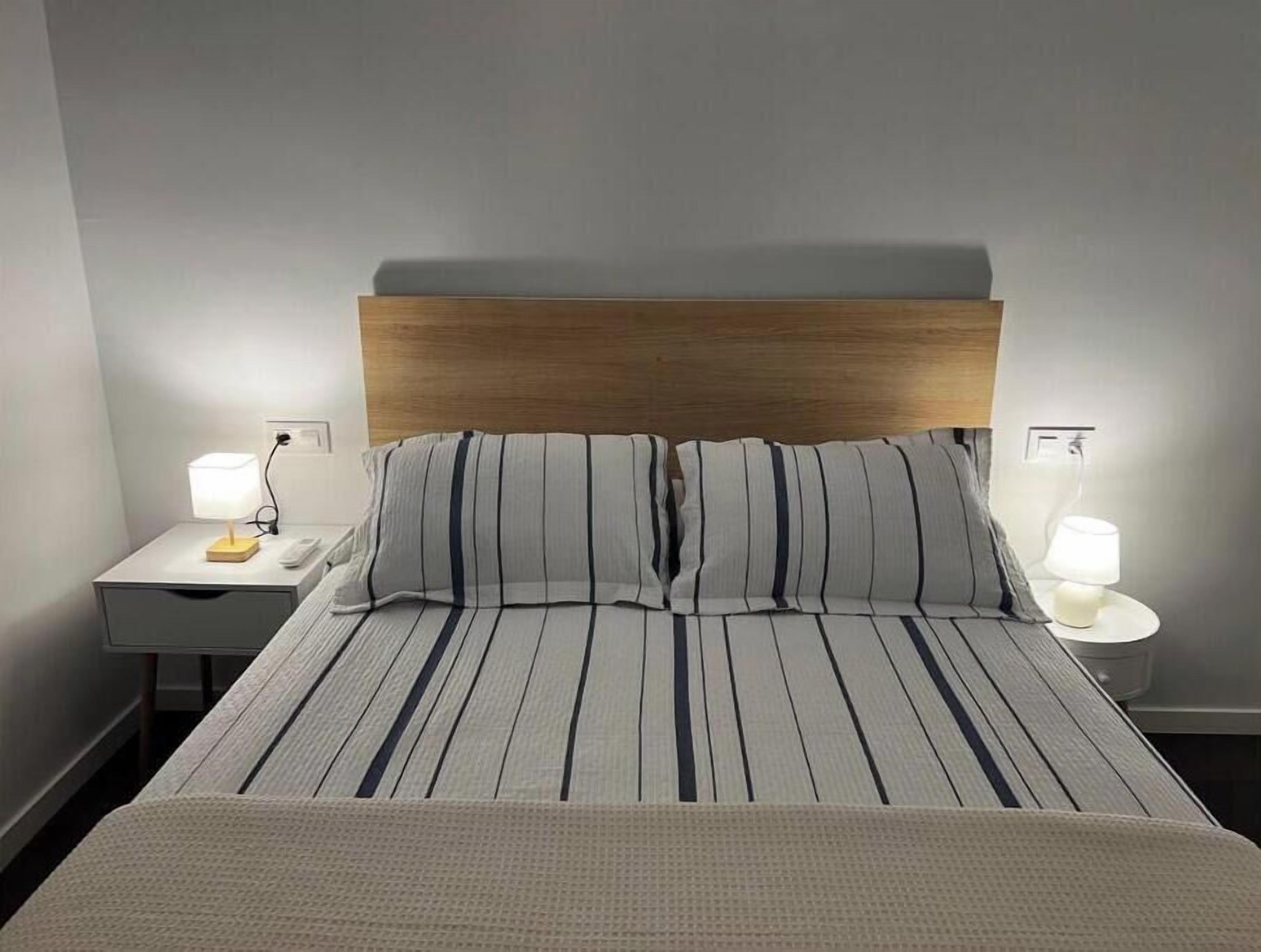 3 slaapkamers, een strijkplank/strijkijzer, wifi, beddengoed