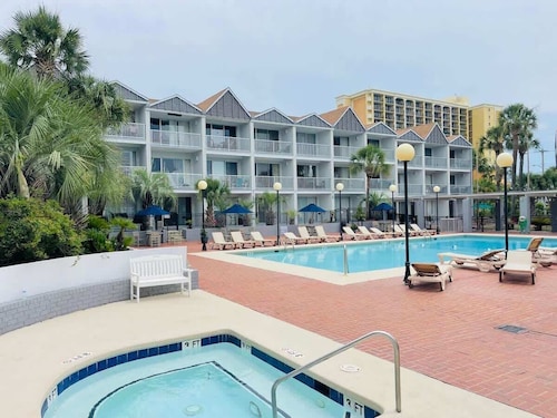 SJ19 great studio across from the beach