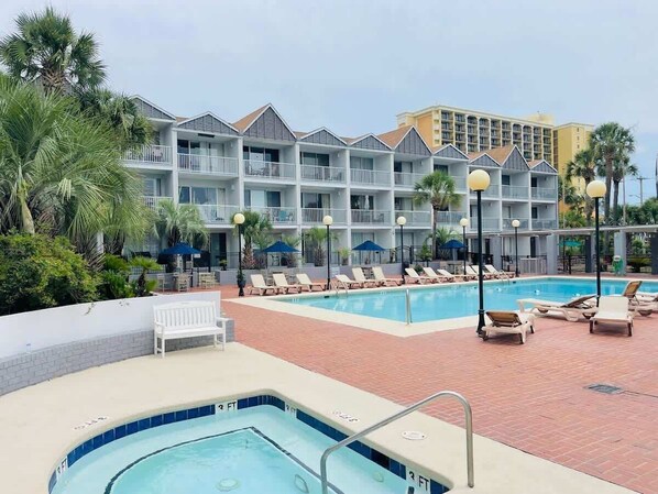 Pool - SJ19 great studio across from the beach (Myrtle Beach)