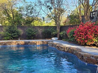 Luxurious 8- BR Mansion with Pool- Near Germantown, Fully Fenced Backyard.