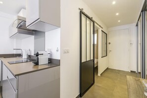 Fridge, microwave, dishwasher, coffee/tea maker