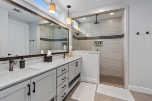 Hair dryer, towels - Zilker Oasis with Pool, Hot Tub, Walk to ACL (Austin)