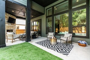 تناول الطعام بالخارج