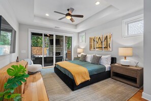 4 chambres, bureau, fer et planche à repasser, lit parapluie