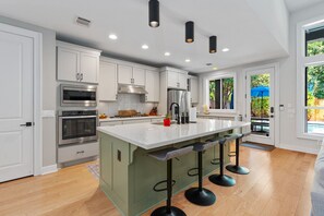 Fridge, microwave, oven, stovetop - Zilker Oasis with Pool, Hot Tub, Walk to ACL (Austin)
