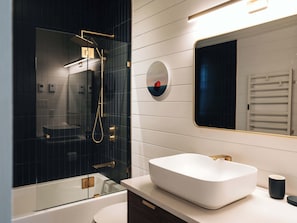 Shower, hair dryer, towels