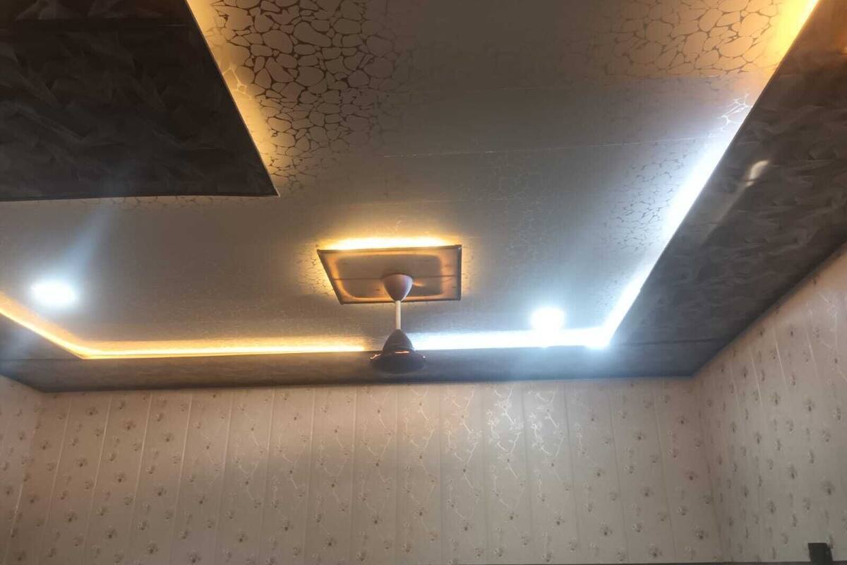 A ceiling with a recessed light fixture and a central fan.