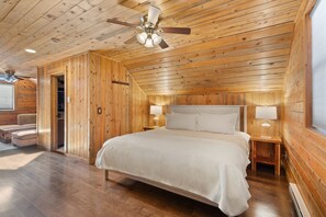 3 bedrooms, iron/ironing board, free WiFi, bed sheets - Tumble Inn - Cozy Retreat in the Heart of Ouray-Theater Room! (Ouray)