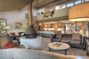 Smart TV, fireplace - Fireside Story (#802) Adventure Awaits | 2 Decks, Golf, Pool, Hot Tub (Durango)