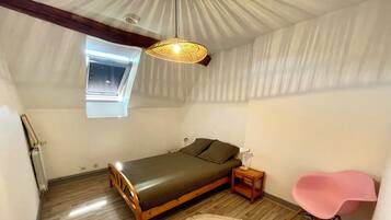 3 slaapkamers, een strijkplank/strijkijzer, wifi, beddengoed