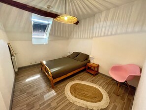 3 chambres, fer et planche à repasser, Wi-Fi, draps fournis