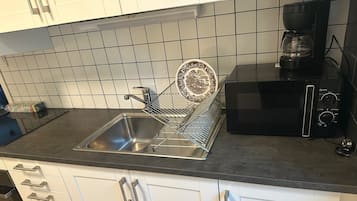 Apartment | Eigene Küche | Kühlschrank, Mikrowelle, Ofen, Herdplatte