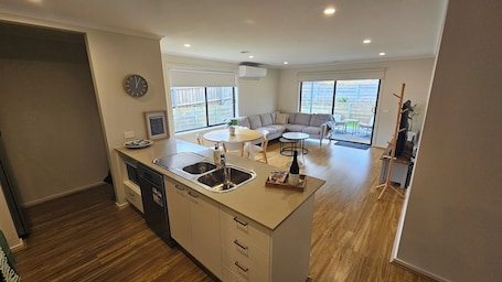 Interior. Getaway on Amaroo Way