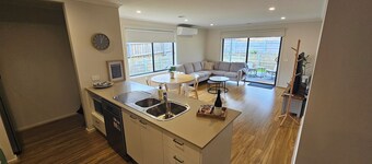 Getaway on Amaroo Way