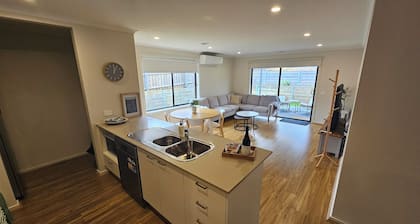 Getaway on Amaroo Way