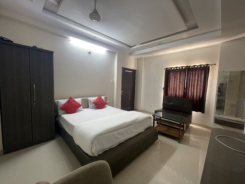 Goroomgo Narayan Executive Gujrat