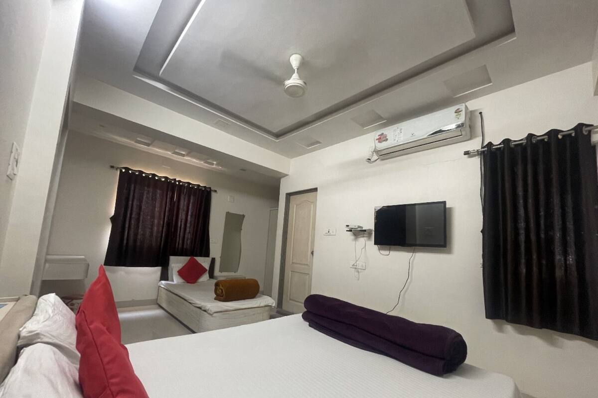 Deluxe Triple Room, City View