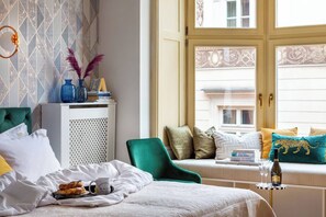 Bureau, fer et planche à repasser, Wi-Fi gratuit, draps fournis