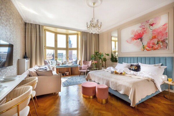 1 bedroom, desk, iron/ironing board, WiFi