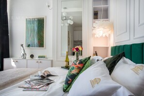 Fer et planche à repasser, Wi-Fi gratuit, draps fournis