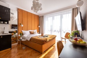 Iron/ironing board, free WiFi, bed sheets - Feniks Sunblush studio with terrace (Kraków - Feniks)